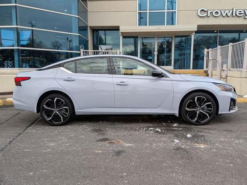 2025 Nissan Altima SR