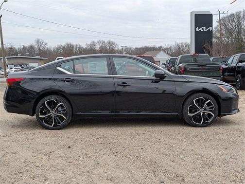 2025 Nissan Altima SR