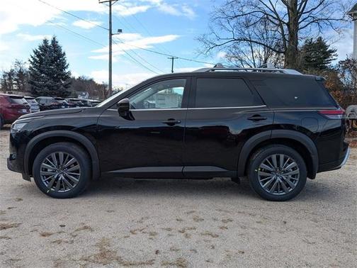 2025 Nissan Pathfinder SL