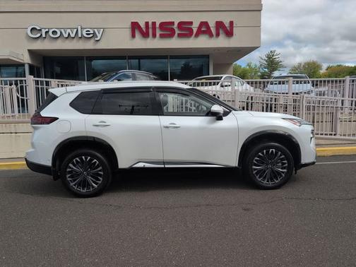 Everest White P 2025 Nissan Rogue Platinum