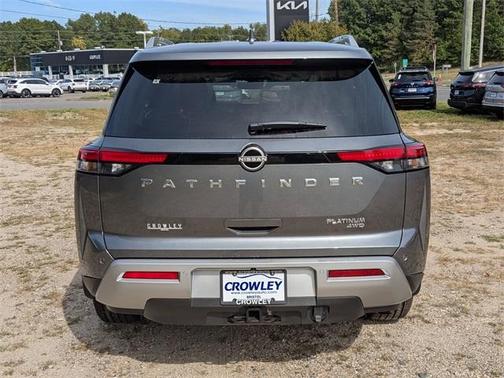 2025 Nissan Pathfinder Platinum
