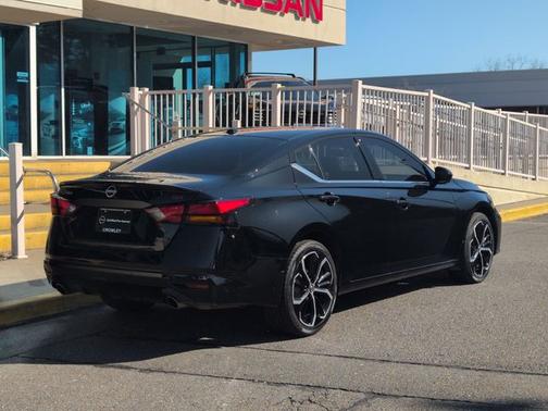 Black 2024 Nissan Altima 2.5 SR