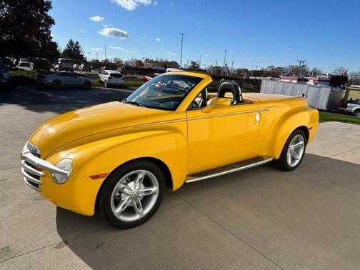 2004 Chevrolet SSR LS Reg Cab 116.0 WB
