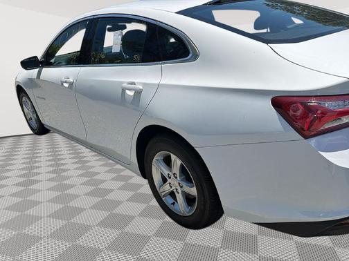 Summit White 2022 Chevrolet Malibu FWD LT