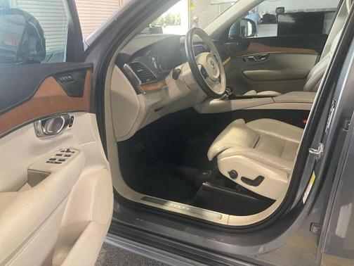 2019 Volvo XC90 T6 Inscription