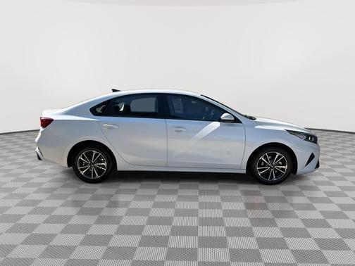 Snow White Pearl 2024 Kia Forte LXS
