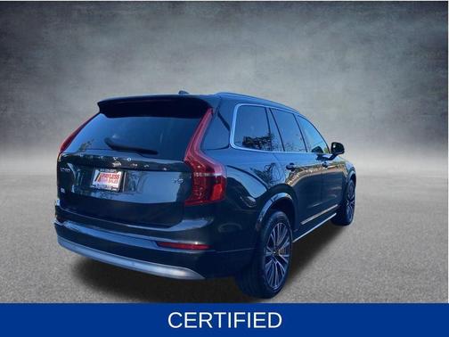 2022 Volvo XC90 T5 Momentum
