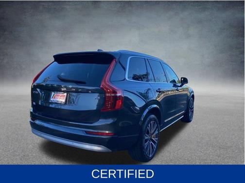 2022 Volvo XC90 T5 Momentum