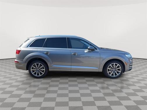 Graphite Gray Metallic 2018 Audi Q7 3.0T Premium Plus