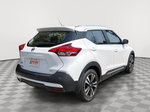 Aspen White TriCoat Pearl 2020 Nissan Kicks SR