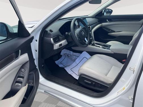 Platinum White Pearl 2018 Honda Accord EX