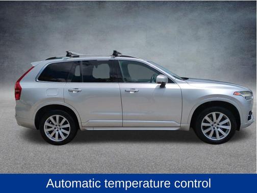 2017 Volvo XC90 T6 Momentum