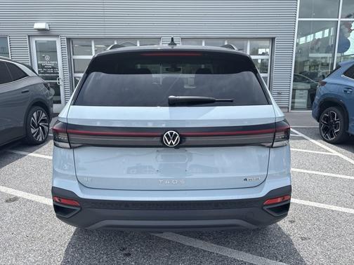 2025 Volkswagen Taos SE Black