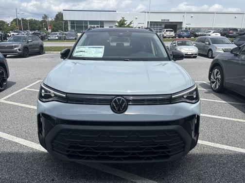 2025 Volkswagen Taos SE Black