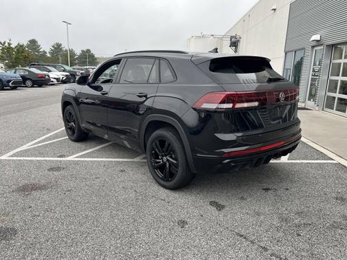 2025 Volkswagen Atlas Cross Sport 2.0T SEL R-Line Black