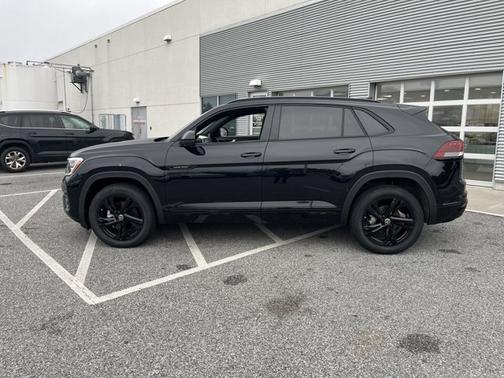 2025 Volkswagen Atlas Cross Sport 2.0T SEL R-Line Black