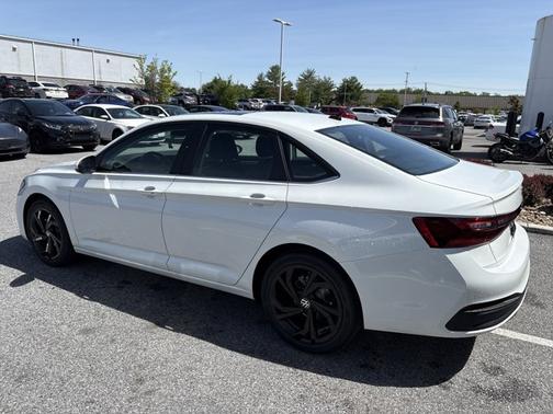 2025 Volkswagen Jetta SE