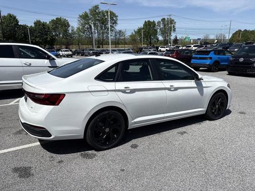 2025 Volkswagen Jetta SE