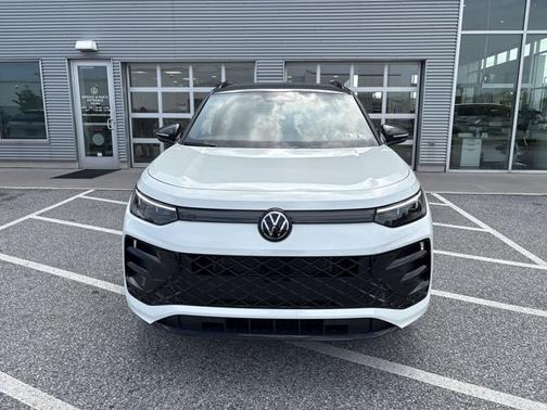 2025 Volkswagen Tiguan SE R-Line Black