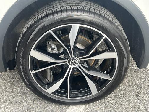 2024 Volkswagen Tiguan SEL R-Line