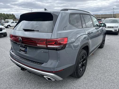 2024 Volkswagen Atlas 2.0T Peak Edition SEL