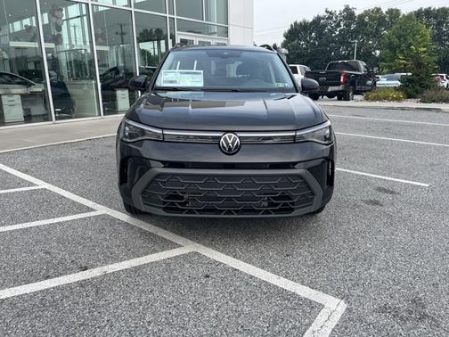 2025 Volkswagen Taos SE Black