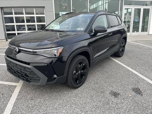 2025 Volkswagen Taos SE Black
