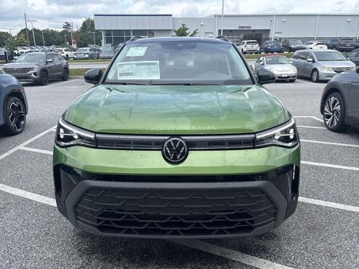 2025 Volkswagen Taos SE Black
