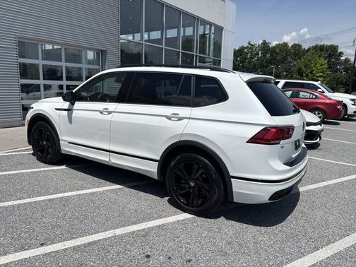 2023 Volkswagen Tiguan SE R-Line Black