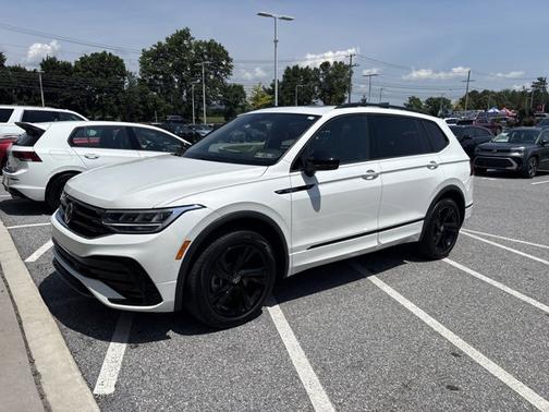 2023 Volkswagen Tiguan SE R-Line Black