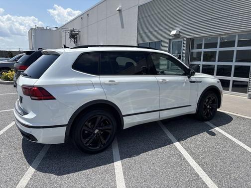 2023 Volkswagen Tiguan SE R-Line Black