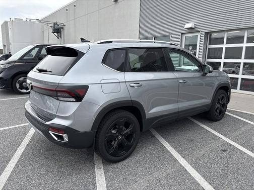 2025 Volkswagen Taos SEL