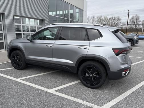 2025 Volkswagen Taos SEL
