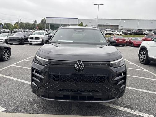 2025 Volkswagen Tiguan SE R-Line Black
