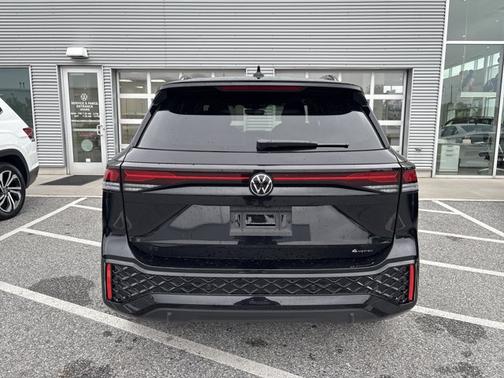 2025 Volkswagen Tiguan SE R-Line Black