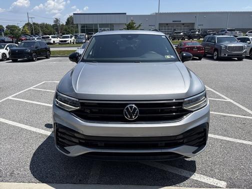 2022 Volkswagen Tiguan SE R-Line Black