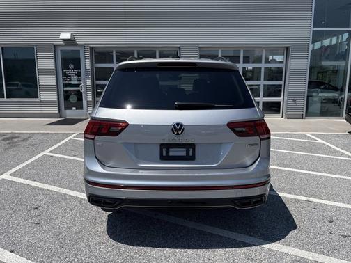 2022 Volkswagen Tiguan SE R-Line Black