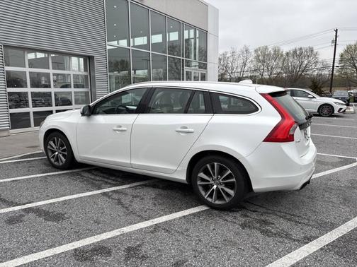 2015 Volvo V60 T5 Drive-E Premier Plus