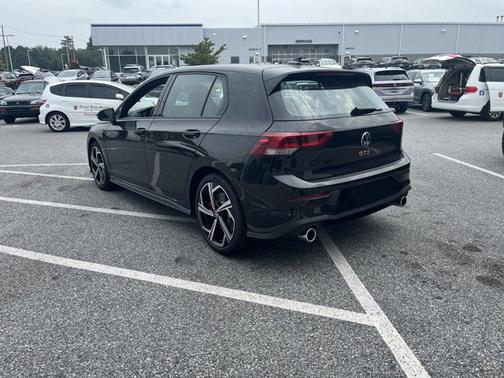 2025 Volkswagen Golf GTI SE