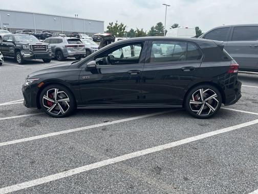 2025 Volkswagen Golf GTI SE