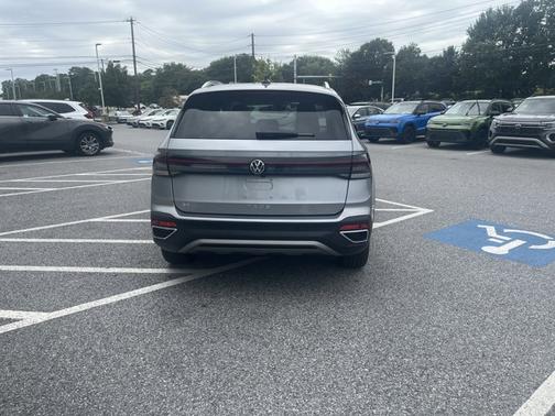 2025 Volkswagen Taos SE
