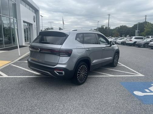 2025 Volkswagen Taos SE