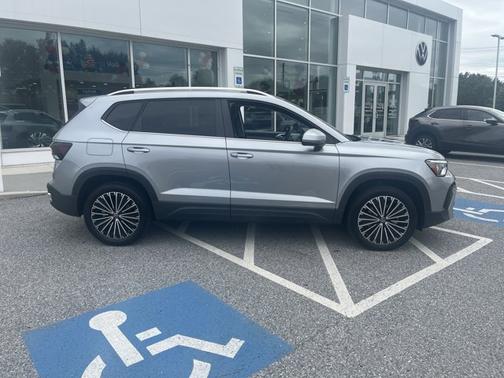 2025 Volkswagen Taos SE