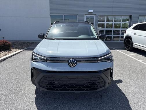 2025 Volkswagen Taos SE Black