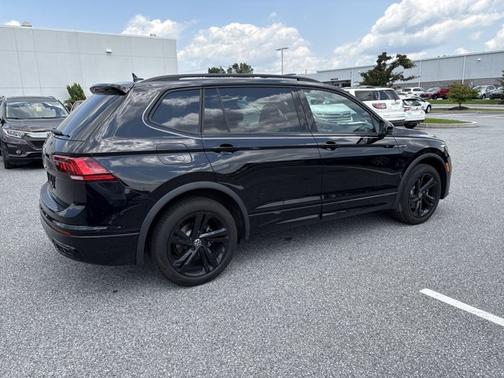 2024 Volkswagen Tiguan SE R-Line Black