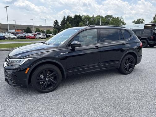 2024 Volkswagen Tiguan SE R-Line Black