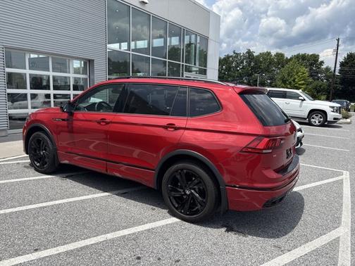 2024 Volkswagen Tiguan SE R-Line Black