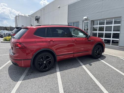 2024 Volkswagen Tiguan SE R-Line Black