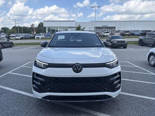 2025 Volkswagen Tiguan SE R-Line Black