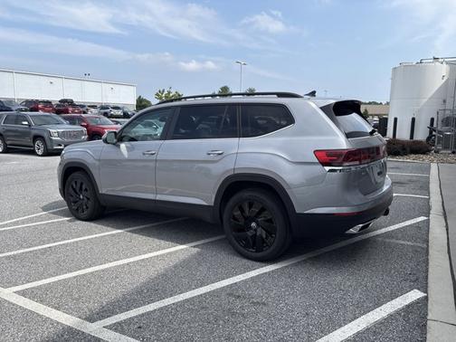 2025 Volkswagen Atlas 2.0T SE w/Technology
